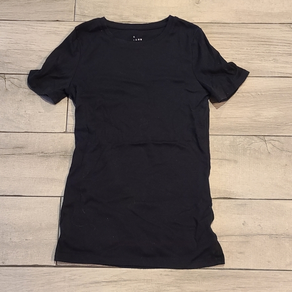 🍓 A New Day crew neck tee☀️🌷 🍀 ❄️ 🍂 🍎🍋🧁🎀🦄🪻🍍 - Picture 1 of 2